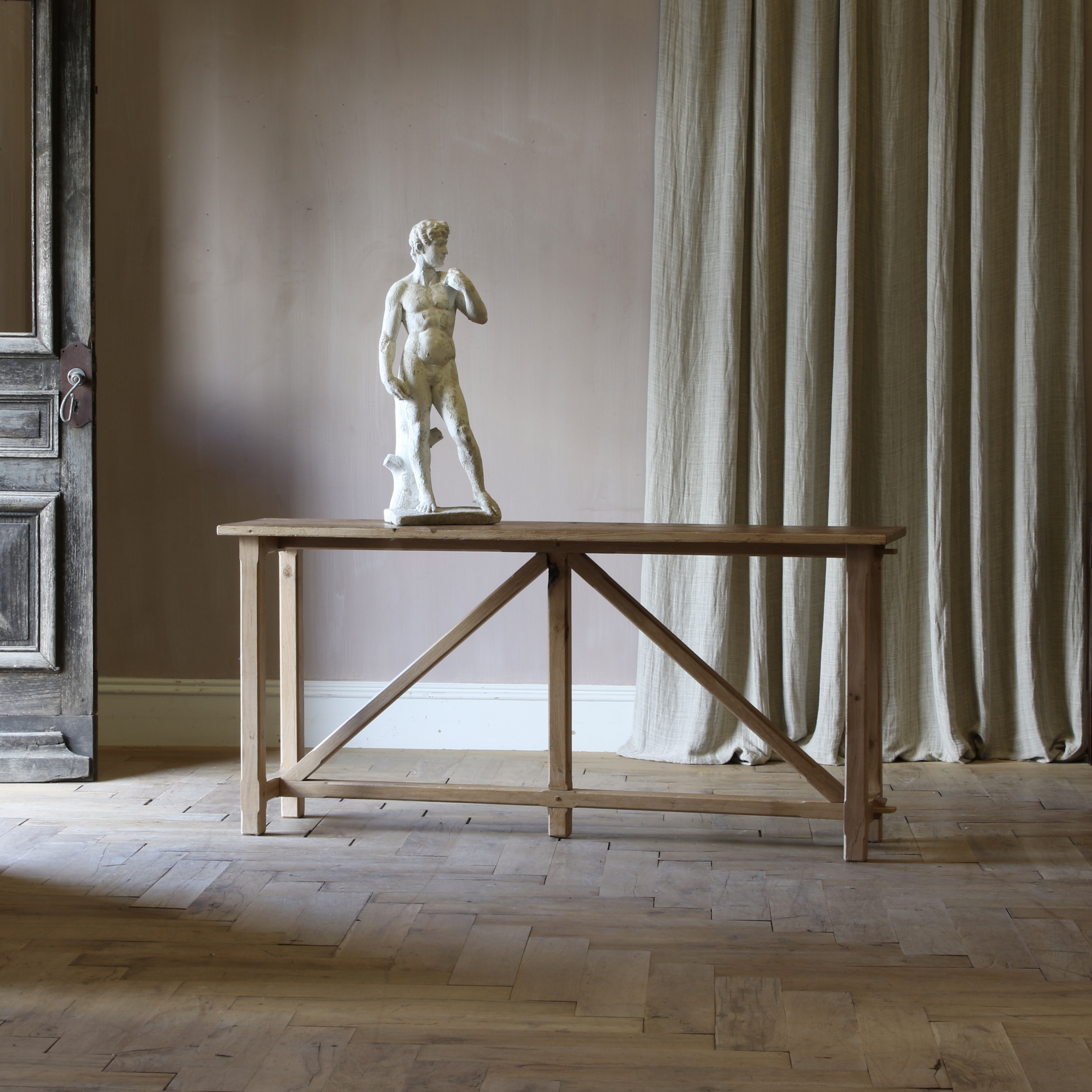 150-27 - Avignon Side Table // JS Editions